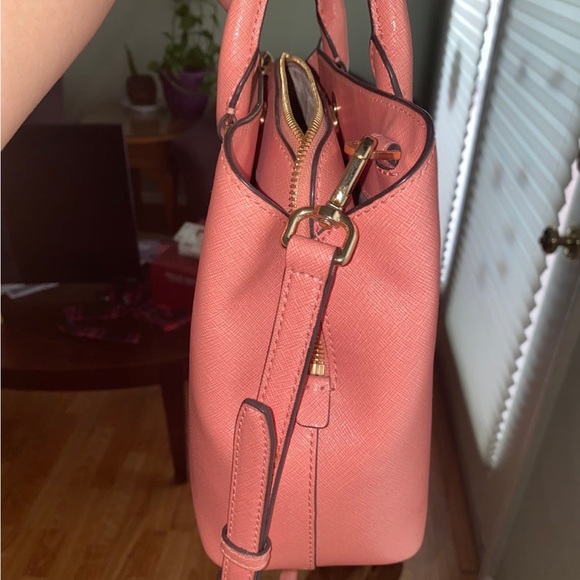 Michael kors satchel medium size - Picture 8 of 8